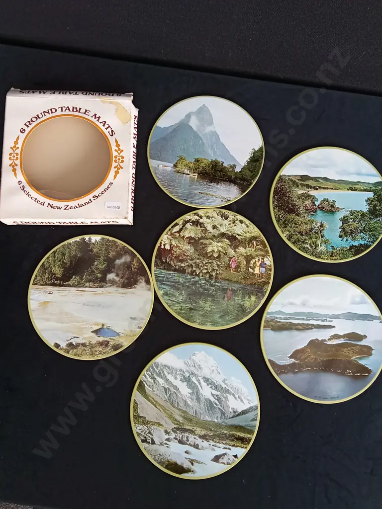 12 PIECES VINTAGE NEW ZEALAND TABLE MATS Image 1++