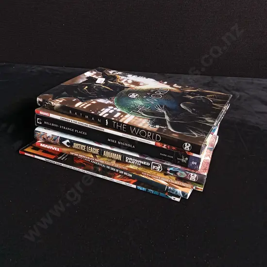 7 PIECES MARVEL AND DC COMICS