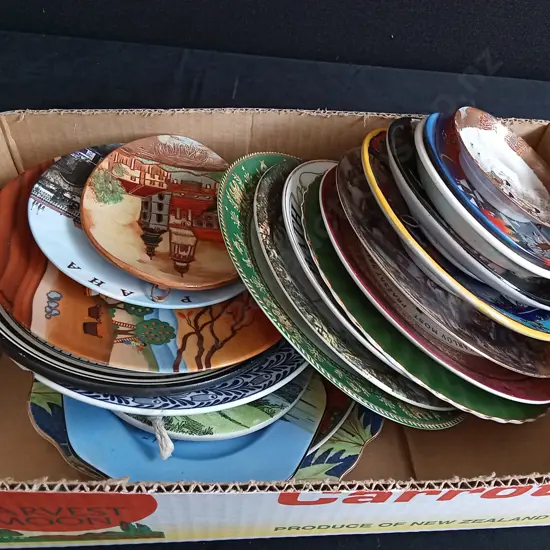 COLLECTION OF DECORATIVE PLATES