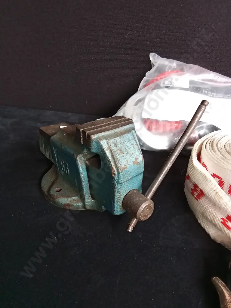 ENERGY ABSORBER, BENCH VISE AND TOW STRAP Image 1++