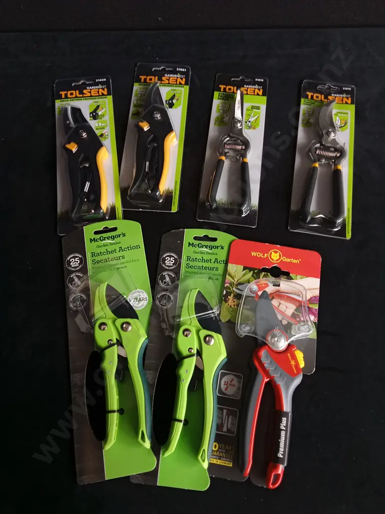 7 PIECES GARDENING TOOLS BRAND MEW, SECATEURS, PRUNING SHEARS Image 1++