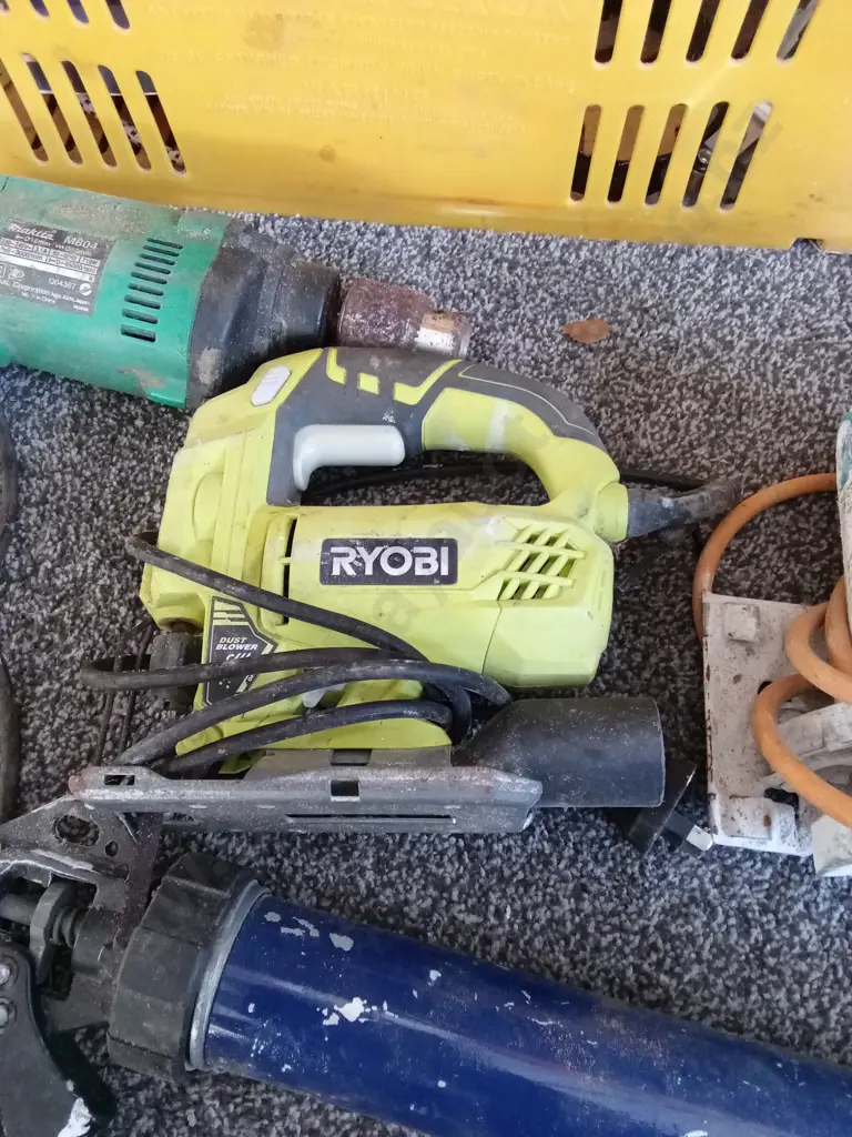 BOX TOOLS INC MAKITA CIRCULAR SAW RYOBI JIGSAW MAKITA DRILL PLUS GREASE GUN AND IRON Image 1++
