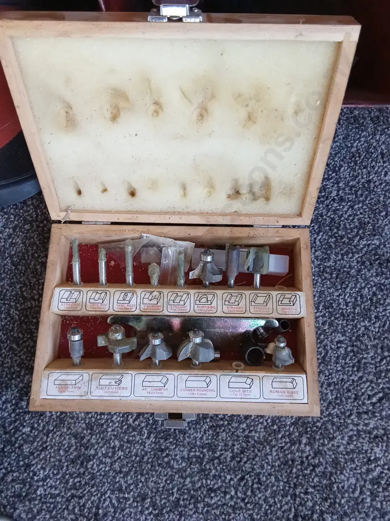 PLASTIC BIN CONTAINING VARIOUS HAND TOOLS SAWS, CHISELS, CLAMPS, SCREWDRIVERS PLUS STIHL SAFETY HELMET HELMET, BO Image 1++