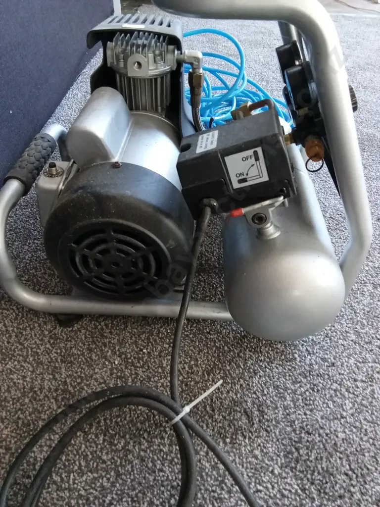 ECKO V8 MODEL AIR COMPRESSOR TESTED WORKING WITH HOSE Image 1++