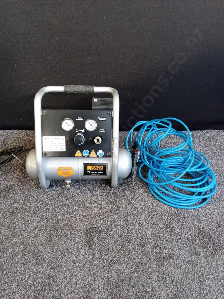 ECKO V8 MODEL AIR COMPRESSOR TESTED WORKING WITH HOSE Image 1++