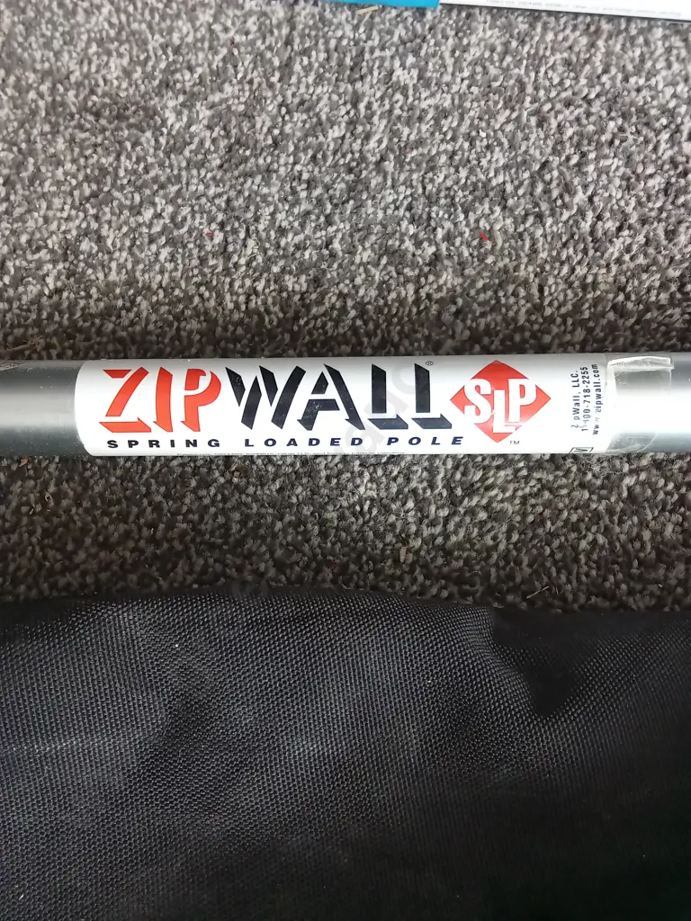 BAG OF ZIPWALL SPRING LOADED POLES FOR DUST CONTAINMENT SET UP. 15 POLES IN TOTAL Image 1++