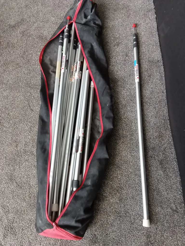 BAG OF ZIPWALL SPRING LOADED POLES FOR DUST CONTAINMENT SET UP. 15 POLES IN TOTAL Image 1++