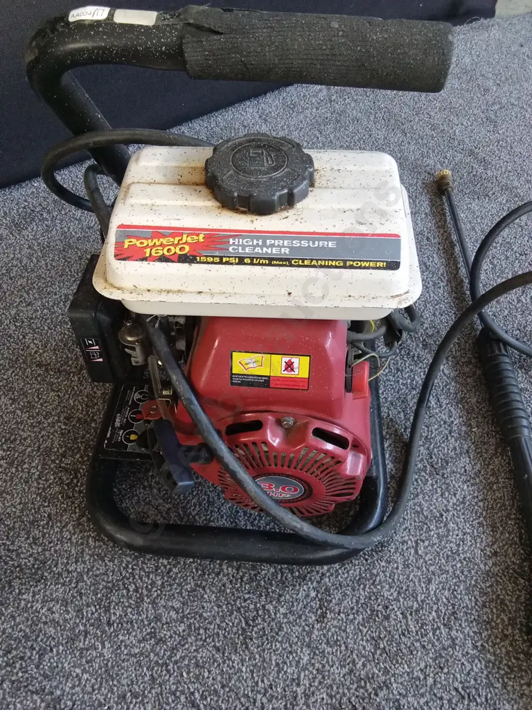 POWERJET 1600 PETROL WATER BLASTER UNTESTED BUT MOTOR TURNS 3HP 1595 PSI Image 1++