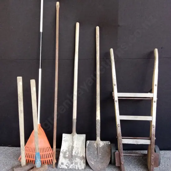 SWINNOCK SACK BARROW, 2X LONG HANDLED SHOVELS, BREAKER BAR, 2X SLEDGE HAMMERS AND GRASS RAKE