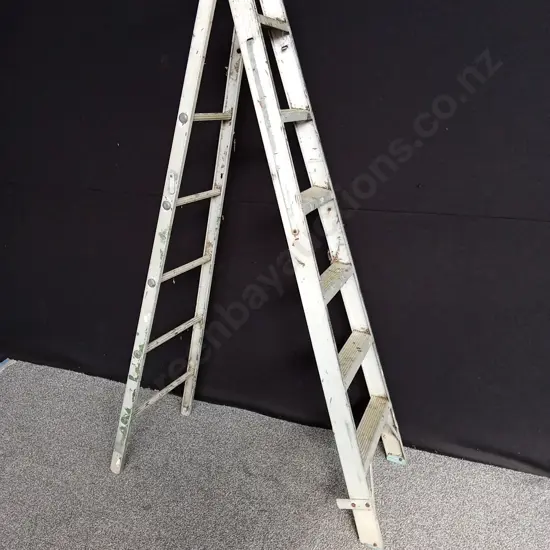 ALUMINIUM STEP LADDER