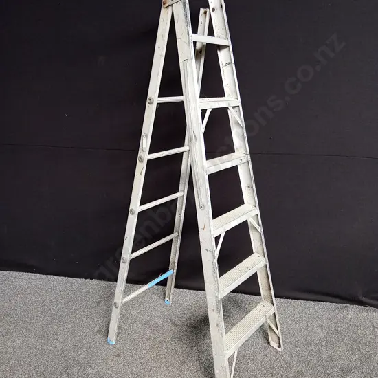 ALUMINIUM STEP LADDER