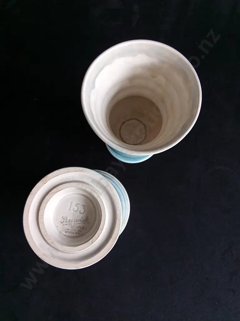 2 VINTAGE CERAMIC VASES Image 1++