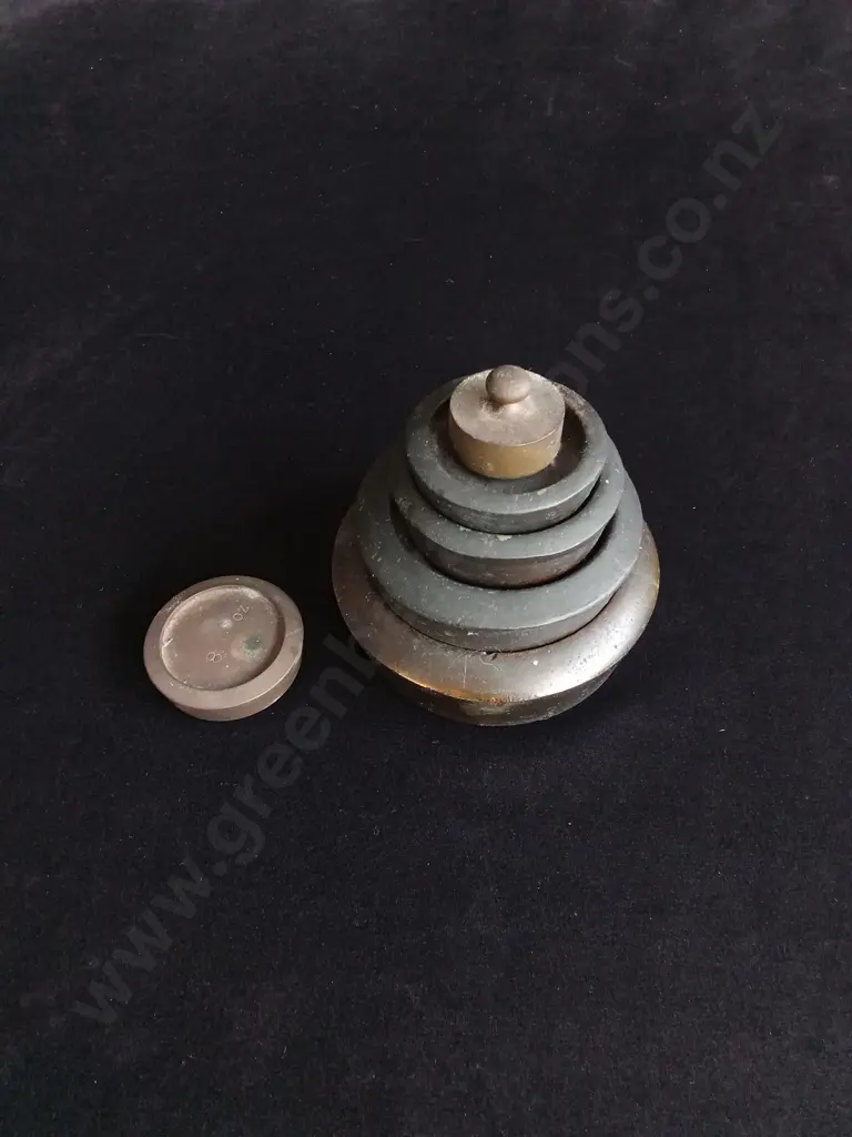 SET OF VINTAGE BRASS BUN WEIGHTS Image 1++