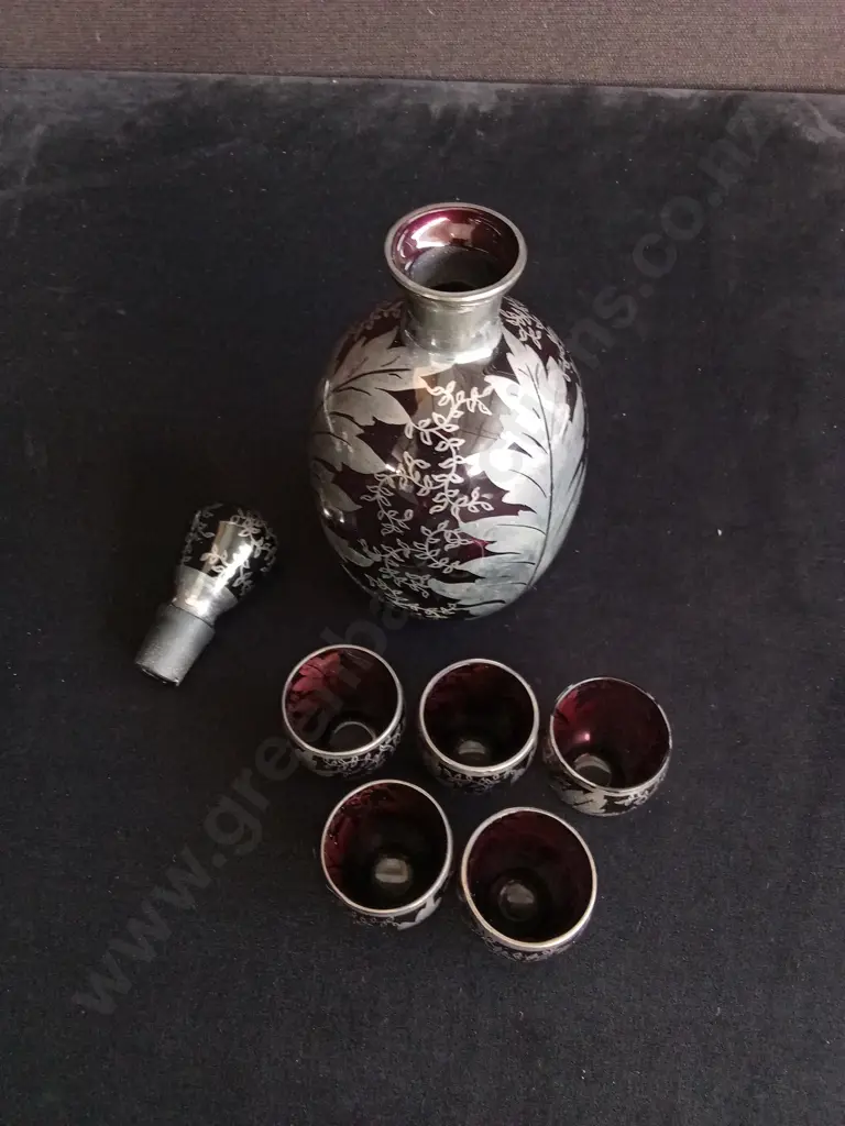 DECANTER SET INCLUDING 5 SMALL GLASSES AND STOPPER Image 1++