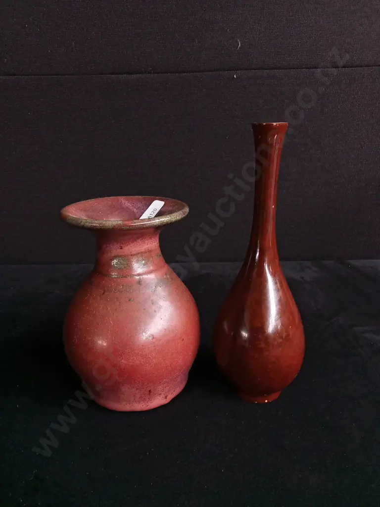 2 RED GLAZED VASES TALLEST H 22CM Image 1++