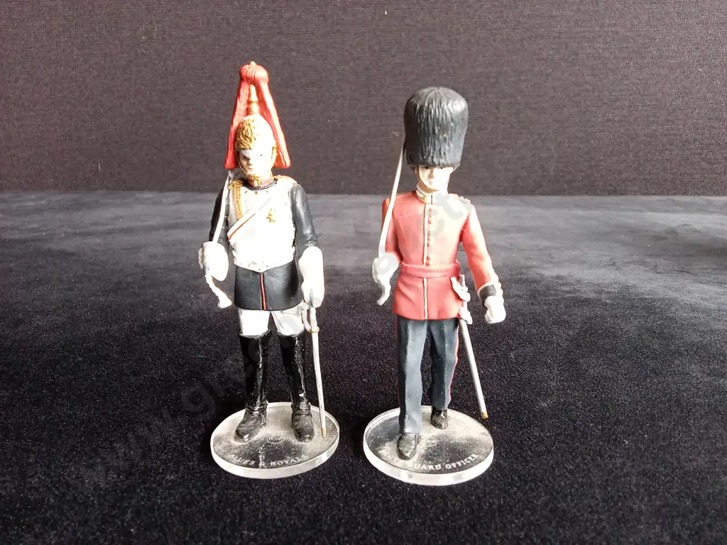 CORGI ICON COLLECTION SCOTS GUARD OFFICER & BLUES AND ROYALS GUARD, BOXED Image 1++