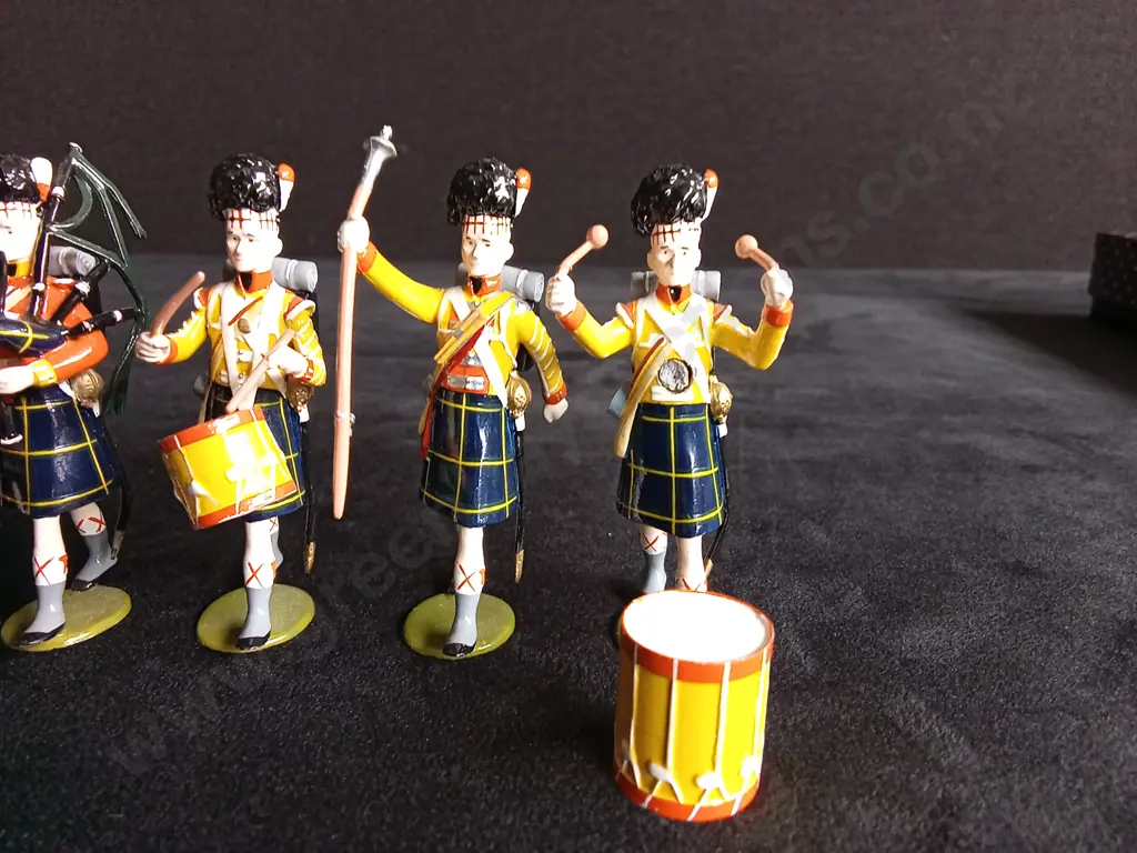 IMPERIAL PRODUCTIONS 1:32 SCALE SOLDIERS, NO 121 BAND GORDON HIGHLANDERS, 1815, BOXED Image 1++