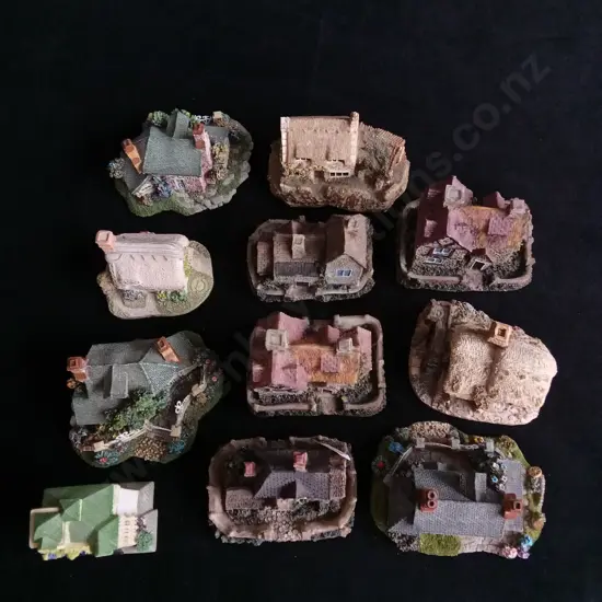 11 DECORATIVE HOUSE ORNAMENTS