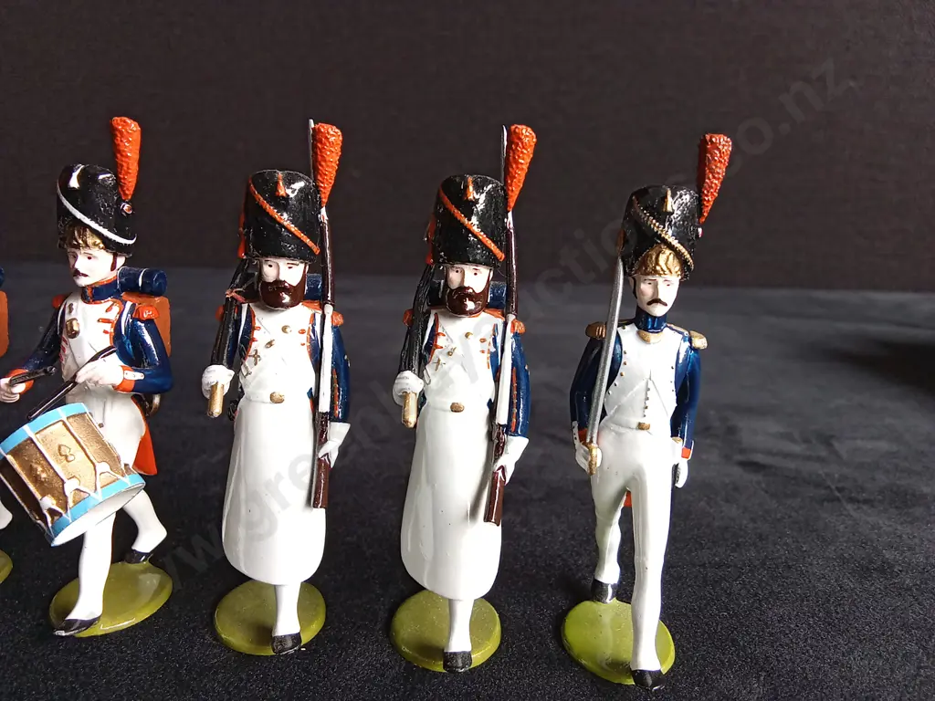 IMPERIAL PRODUCTIONS 1:32 SCALE SOLDIERS, NO.110 GRENADIERS A PIED HEAD OF COLUMN BOXED Image 1++