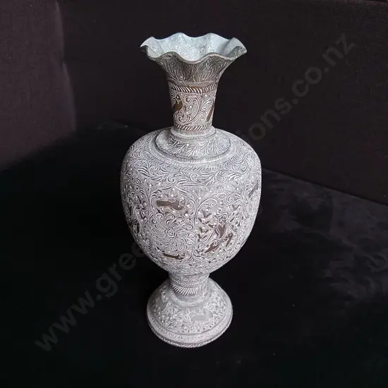 CHINESE STYLE VASE