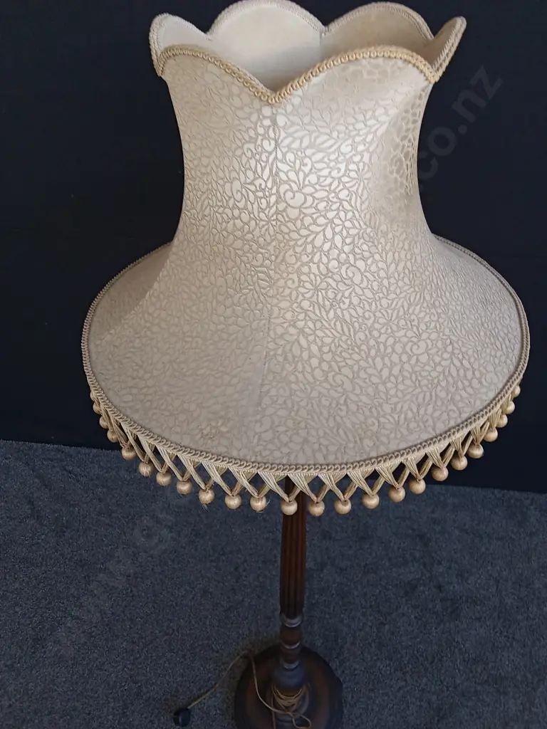 VINTAGE MAHOGANY FLOOR LAMP Image 1++