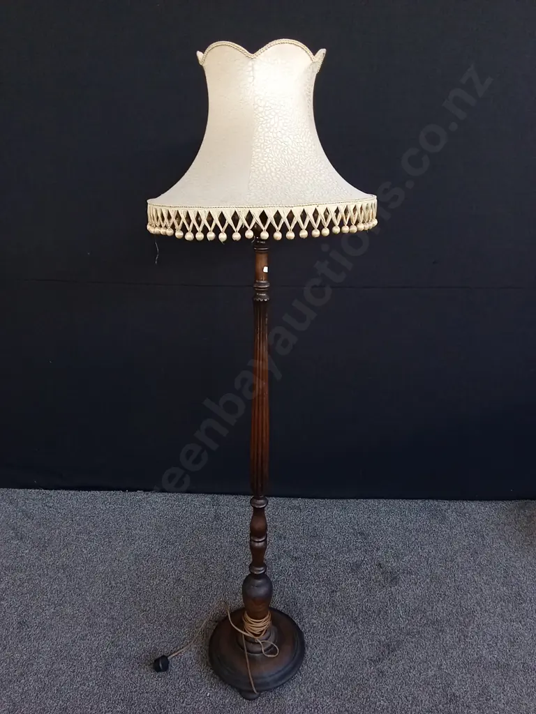 VINTAGE MAHOGANY FLOOR LAMP Image 1++