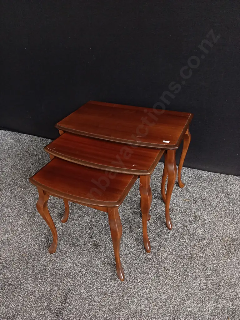 VINTAGE NESTING TABLES Image 1++