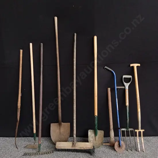 10 X ASSORTED GARDEN TOOLS