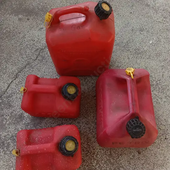 4 PLASTIC FUEL CANS