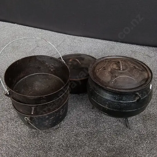 9 PIECES VINTAGE CAST IRON POTS