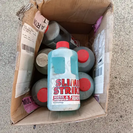 BOX OF MOSS AND MOULD REMOVER