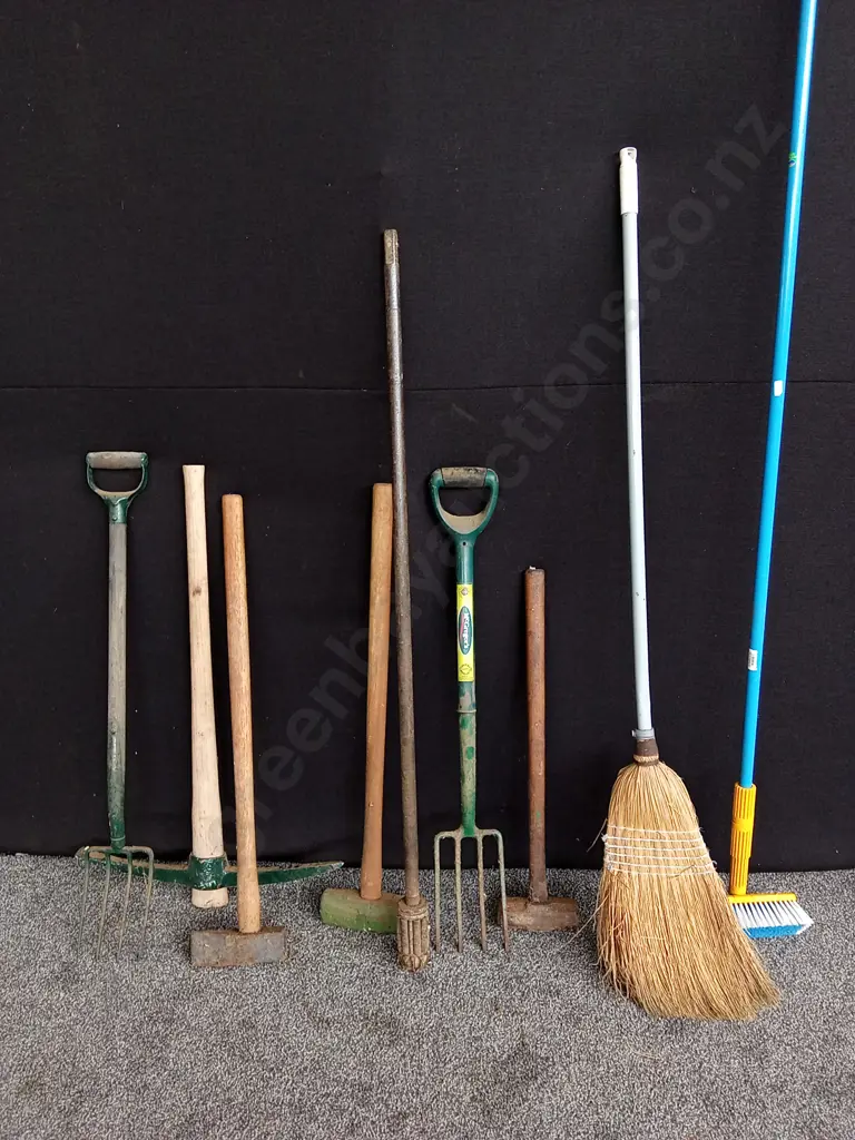 9 X GARDEN TOOLS Image 1++