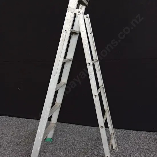 ALUMINIUM STEP LADDER H 1.81M