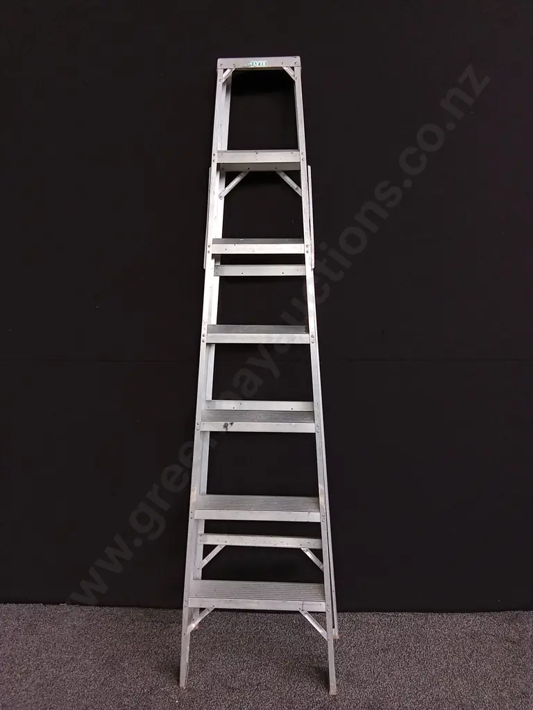 ALUMINIUM STEP LADDER H 2.11 M Image 1++
