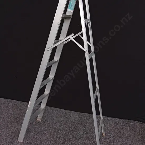 ALUMINIUM STEP LADDER H 2.11 M