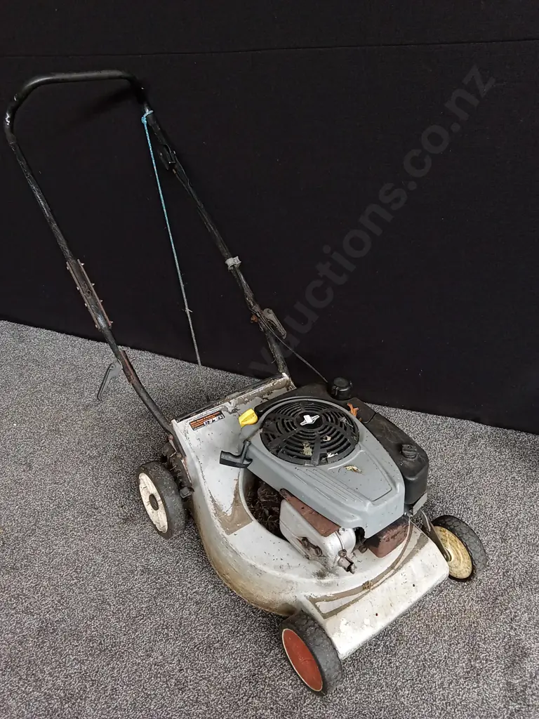 LAWNMOWER WITH BRIGGS AND STRATTON PETROL MOWER, ENGINE FREE BUT NOT STARTED Image 1++