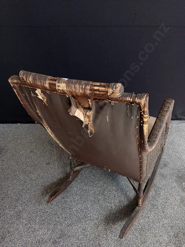 VINTAGE WICKER ROCKING CHAIR Image 1++