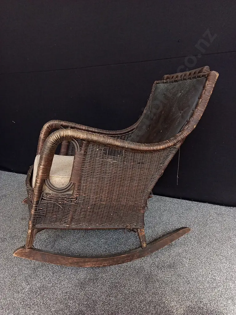 VINTAGE WICKER ROCKING CHAIR Image 1++