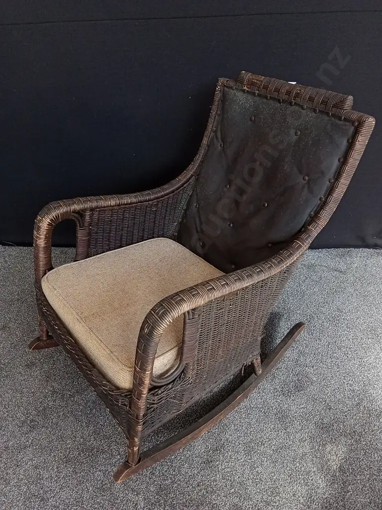 VINTAGE WICKER ROCKING CHAIR Image 1++