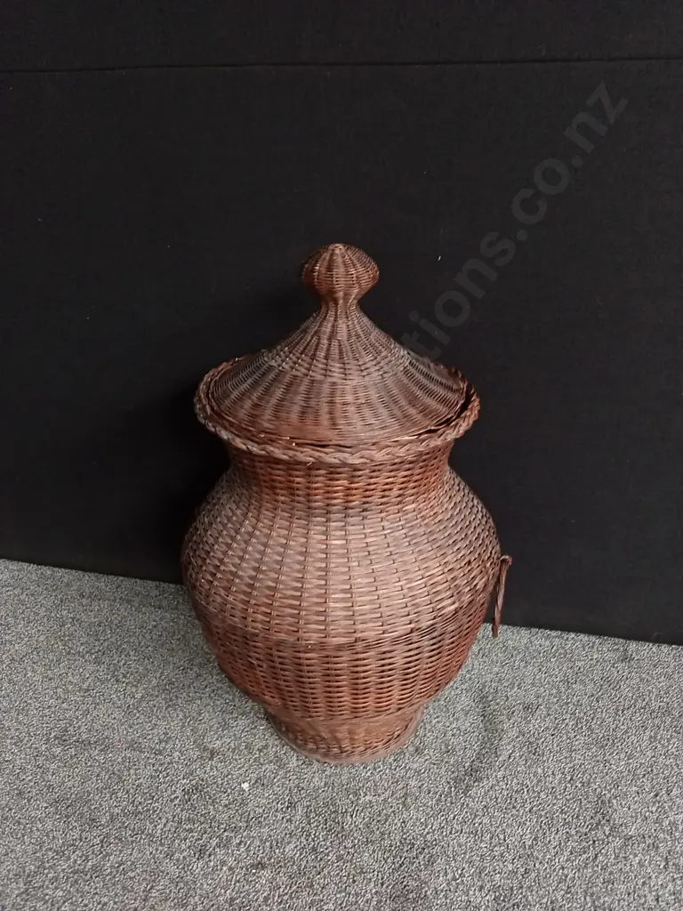 WICKER BIN WITH LID Image 1++