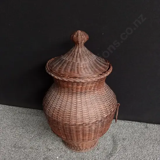 WICKER BIN WITH LID