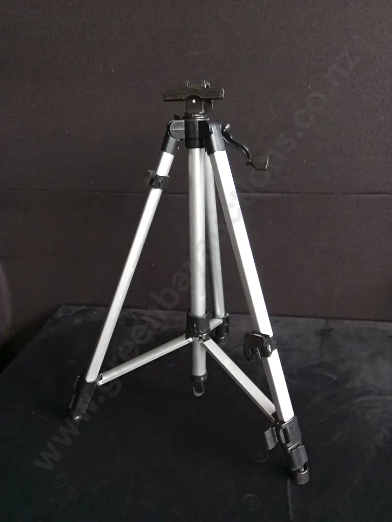 CAMERA TRIPOD Image 1++