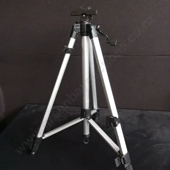CAMERA TRIPOD
