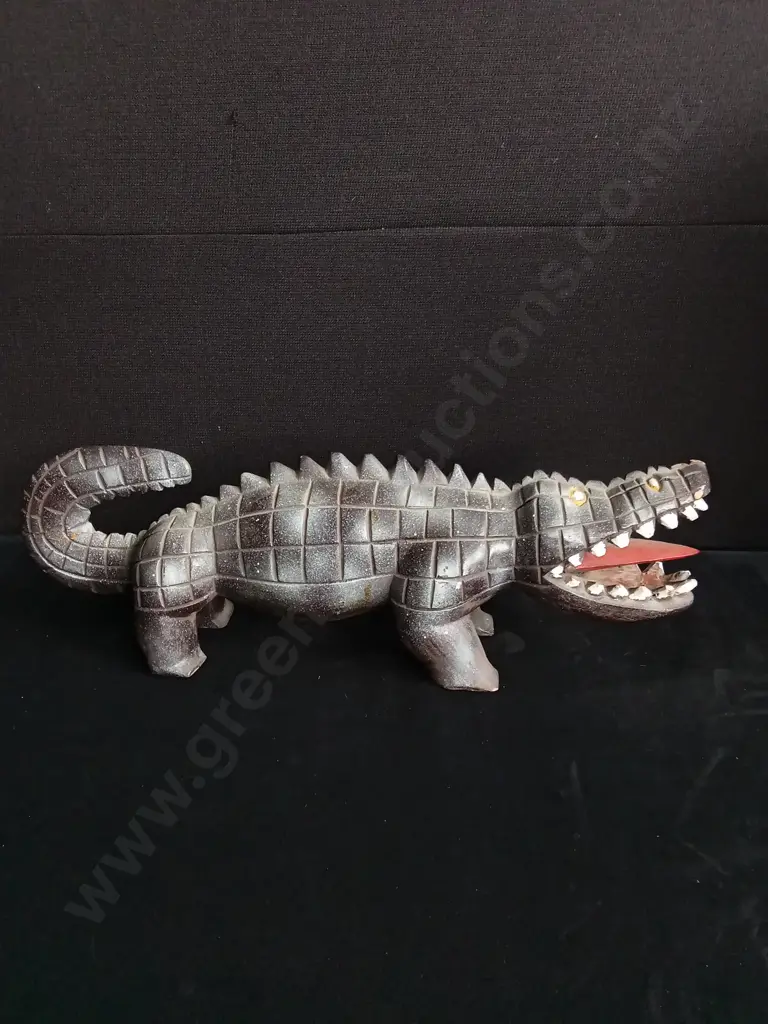 VINTAGE WOODEN CARVED ALLIGATOR Image 1++