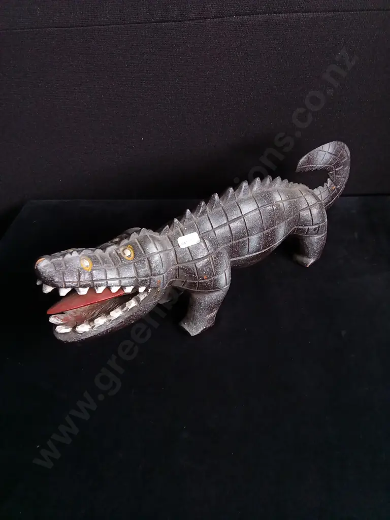 VINTAGE WOODEN CARVED ALLIGATOR Image 1++