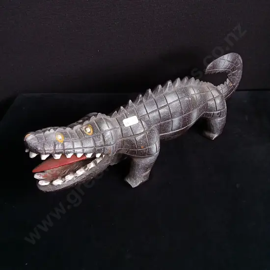 VINTAGE WOODEN CARVED ALLIGATOR