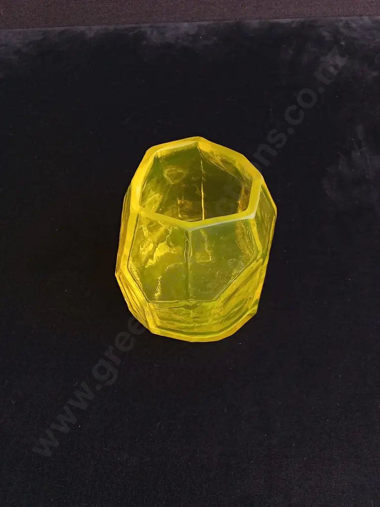 YELLOW GLASS VASE Image 1++