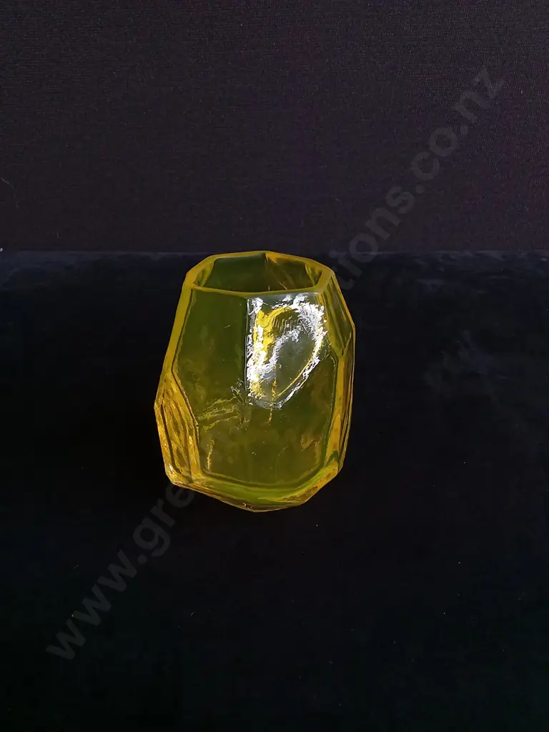 YELLOW GLASS VASE Image 1++