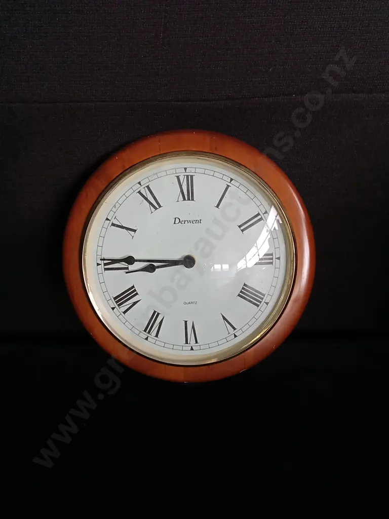 DERWENT QUARTZ WALL CLOCK Image 1++