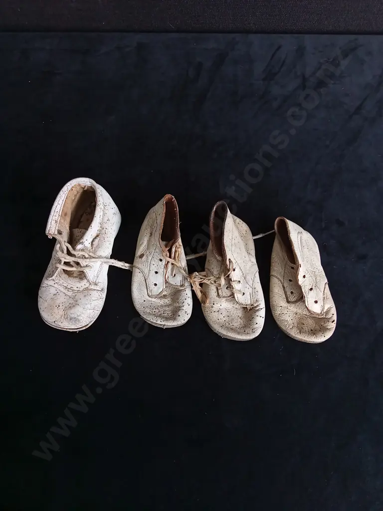 8 PIECES MIX OF VINTAGE CLOTHES AND KIDS SHOES Image 1++